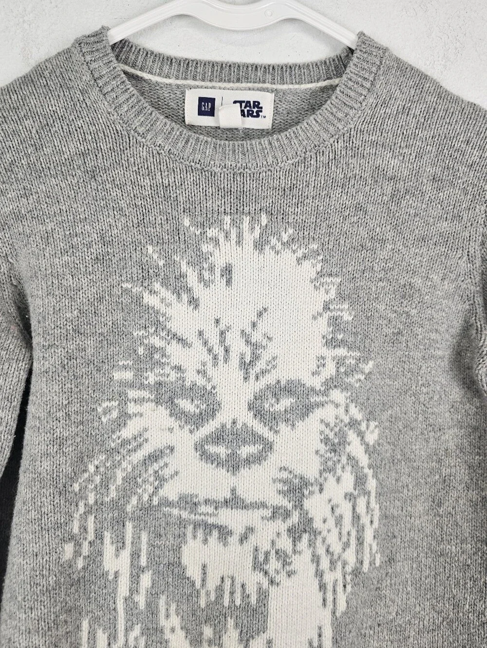 Gap Star Wars Chewbacca Gray Crewneck Sweater Cream Graphic Front Boys Sz M 8